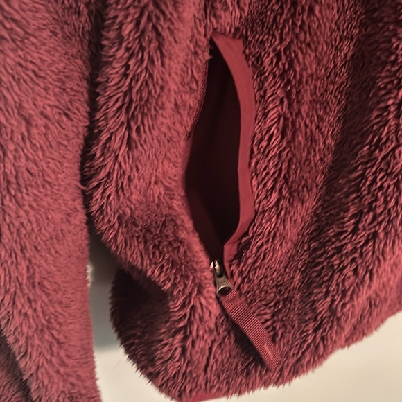 Like new LL Bean women’s maroon hi-pile fleece pullover - Picture 3 of 5